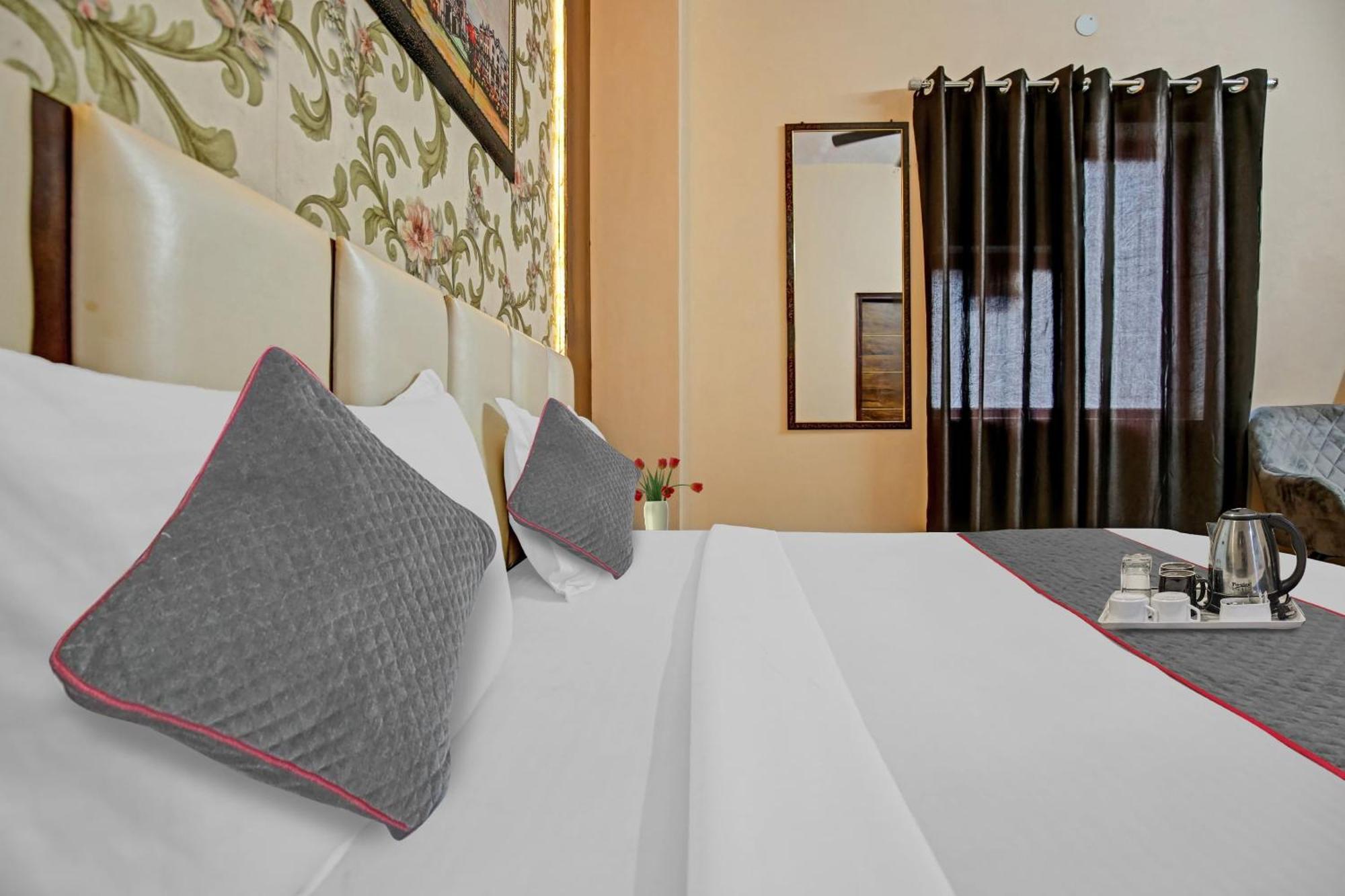 Townhouse Sky Hotel Ludhiana Exterior photo